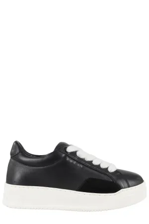 H667 Sneakers