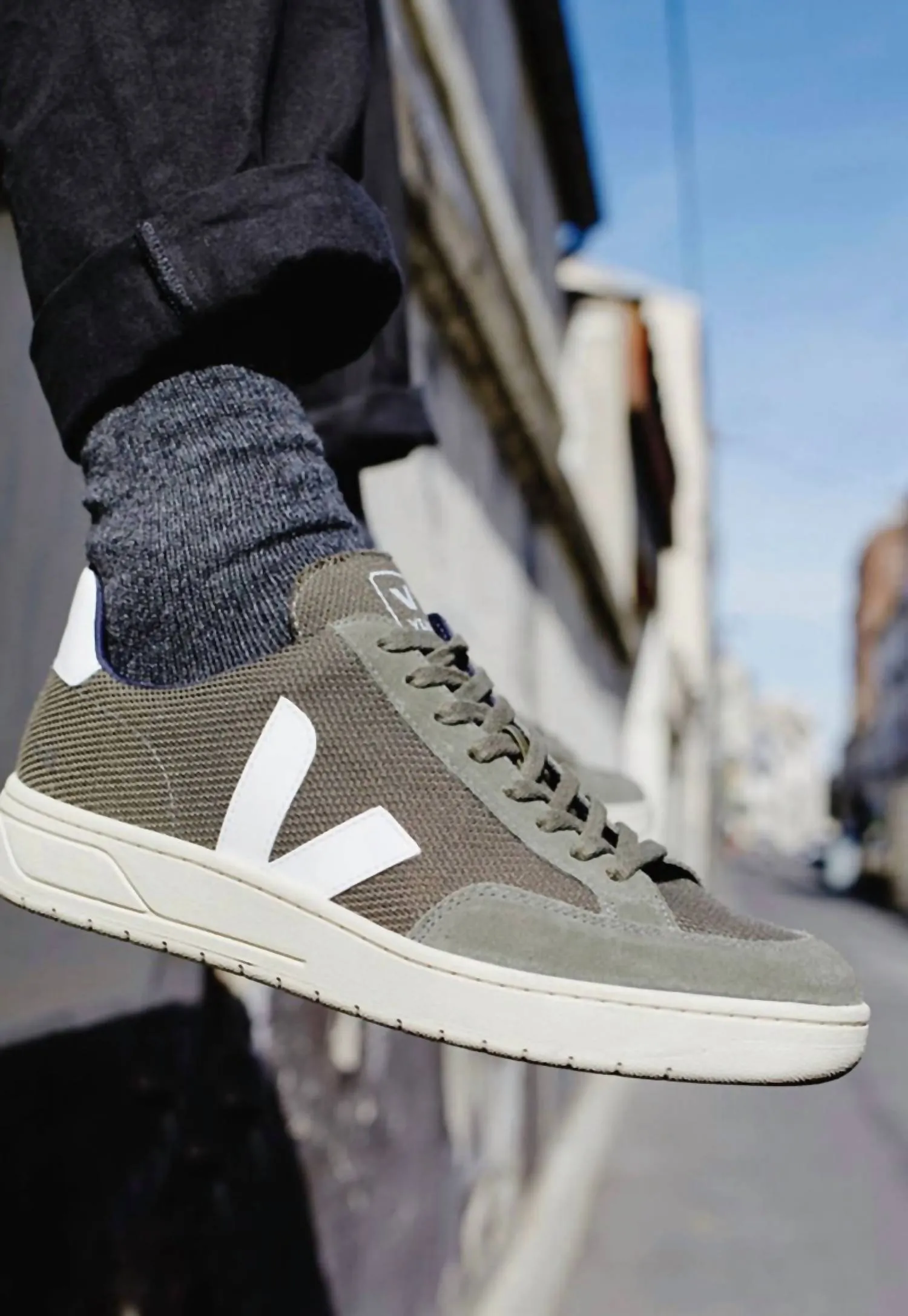 Men V-12 B-Mesh Sneaker In Olive/white
