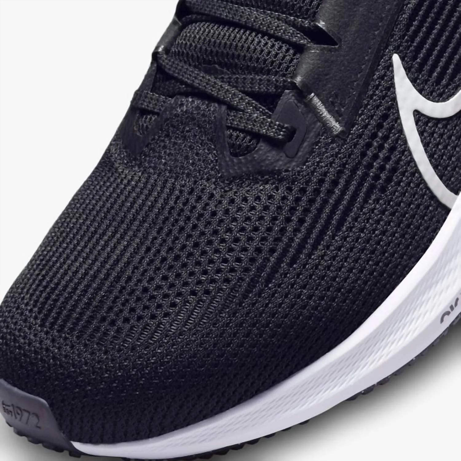 Men's Pegasus 40 Road Running Shoes In Black/white