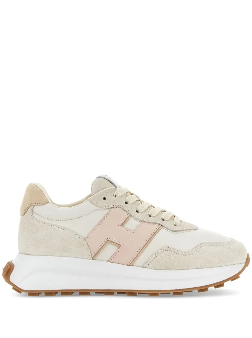 Modern White Sneakers With Textured Upper And Cushioned Sole