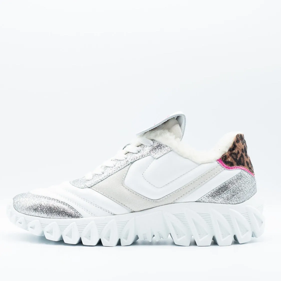 Retro Style Sneakerball