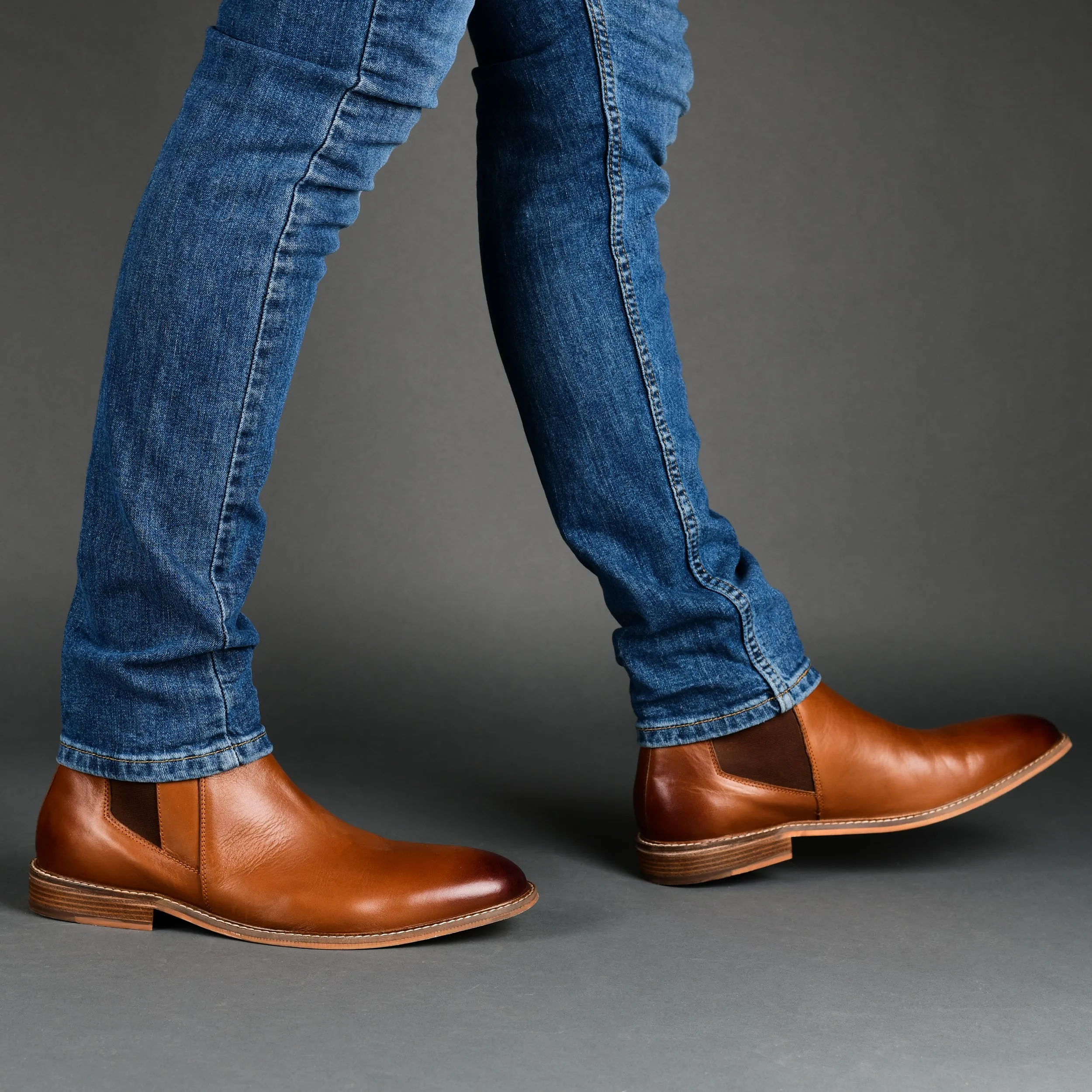 Thomas & Vine Corbin Wide Width Plain Toe Chelsea Boot