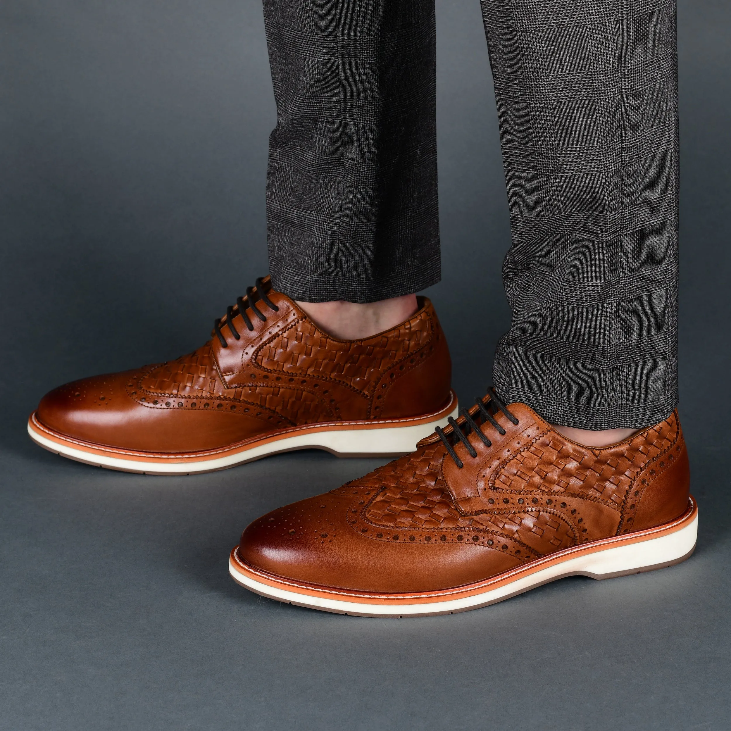 Thomas & Vine Radcliff Wide Width Woven Wingtip Derby