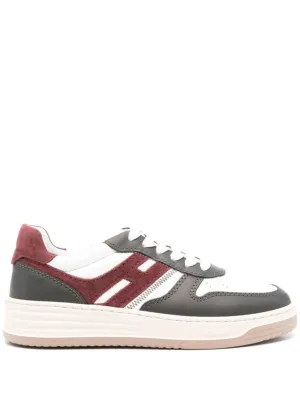 White Sneakers With Textured Accents And Sporty Silhouette